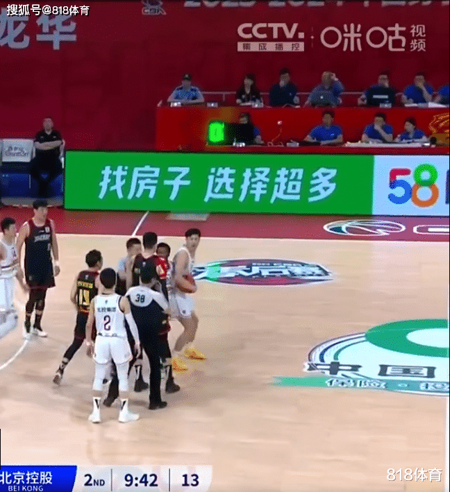 火爆!沈梓捷怒推+大骂孟子凯假摔,闵鹿蕾被激怒冲进场呵斥大鸟