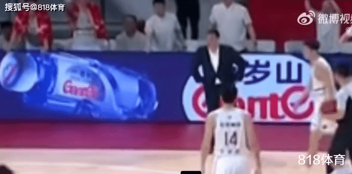 火爆!沈梓捷怒推+大骂孟子凯假摔,闵鹿蕾被激怒冲进场呵斥大鸟