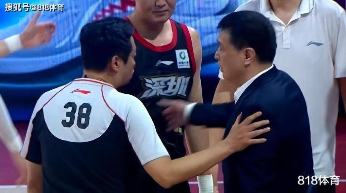 火爆!沈梓捷怒推+大骂孟子凯假摔,闵鹿蕾被激怒冲进场呵斥大鸟