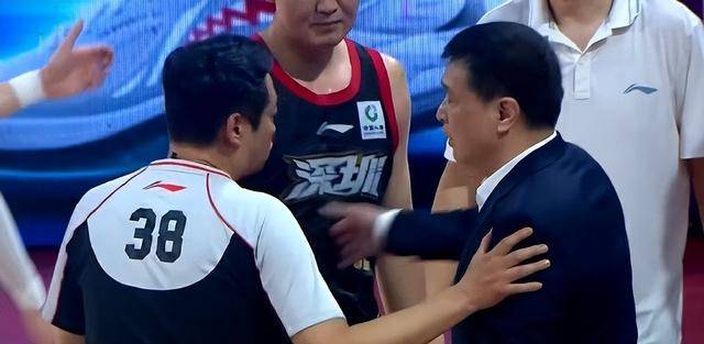 CBA季后赛：沈梓捷愤怒批评孟子凯假摔，闵鹿蕾挺身而出谴责事件