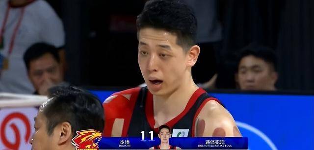 CBA季后赛沈梓捷怒推孟子凯吵架事件曝光，闵鹿蕾冲入场地引发混乱