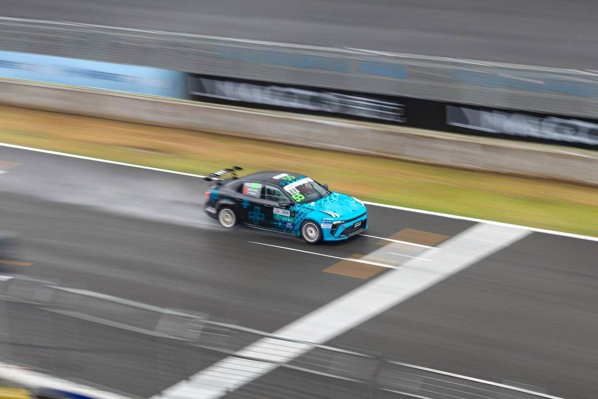 新赛季开门红！领克捷凯车队2024 TCR中国系列赛首站获5冠1亚1季